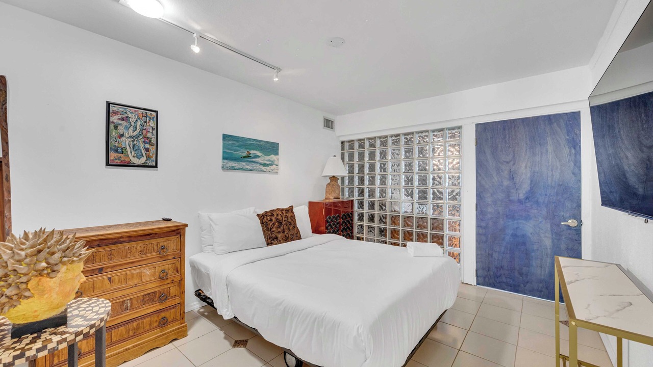 Photo of Bedroom in Northeast Coconut Grove