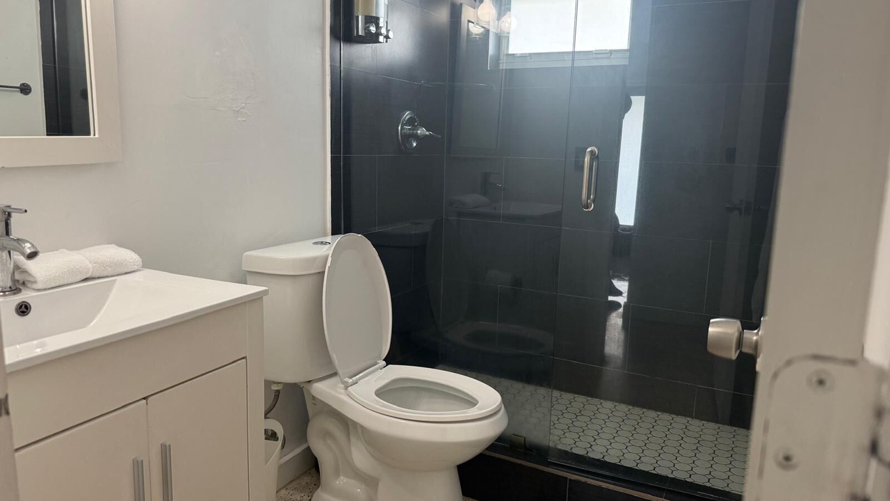 Photo of Bathroom in Allapattah