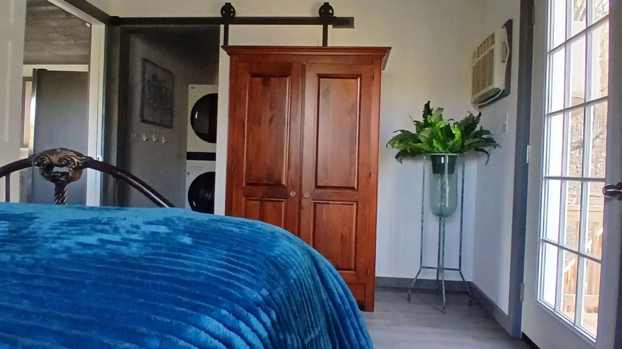 Photo of Bedroom in Roscoe