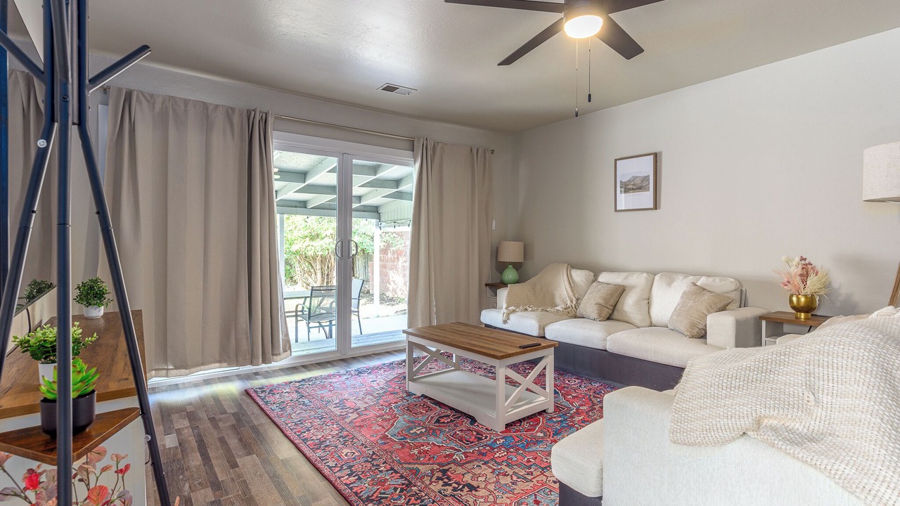 Photo of Livingroom in Southwestern Sacramento