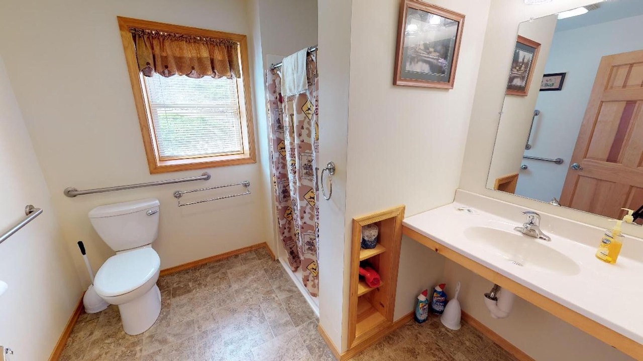 Photo of Bathroom in Gaines