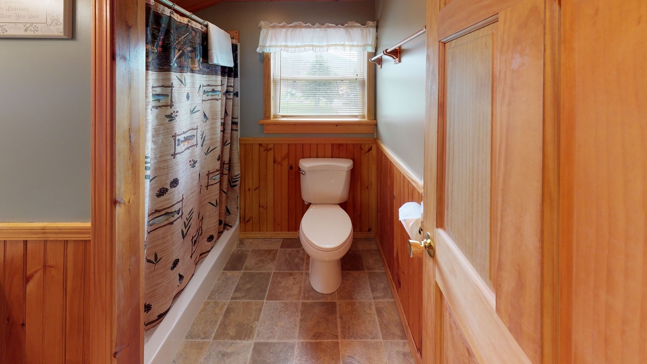 Photo of Bathroom in Gaines