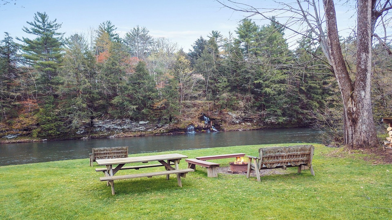 Photo of Outdoor in Gaines