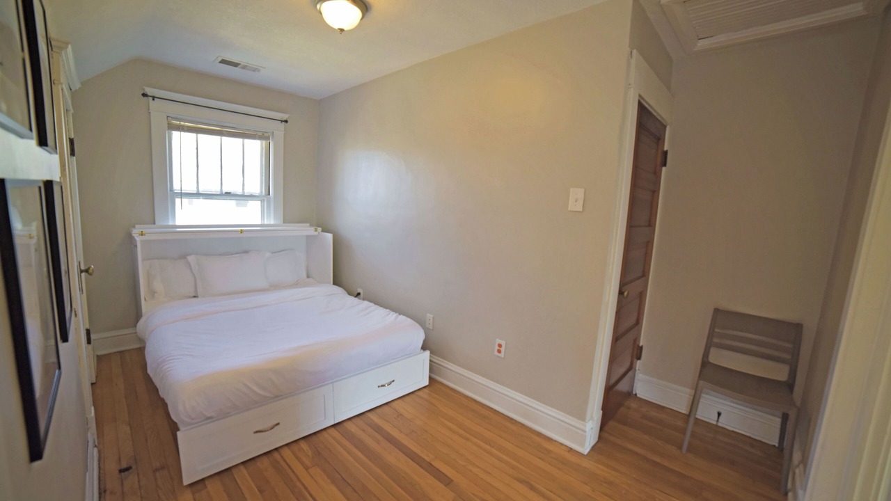 Photo of Bedroom in Midtown - Westport