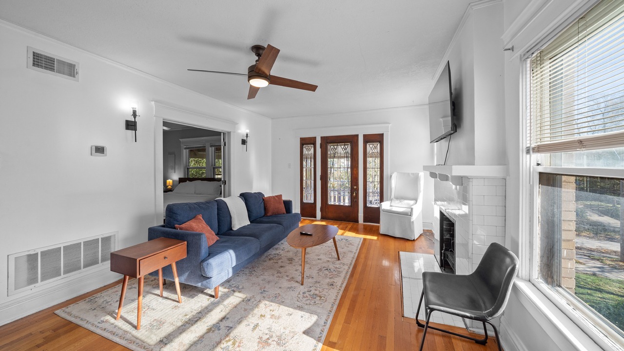 Photo of Livingroom in Midtown - Westport