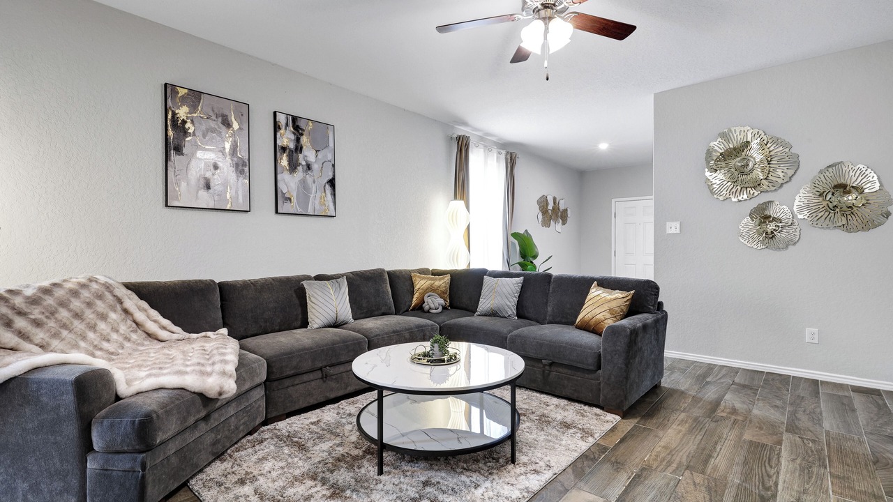 Photo of Livingroom in Converse
