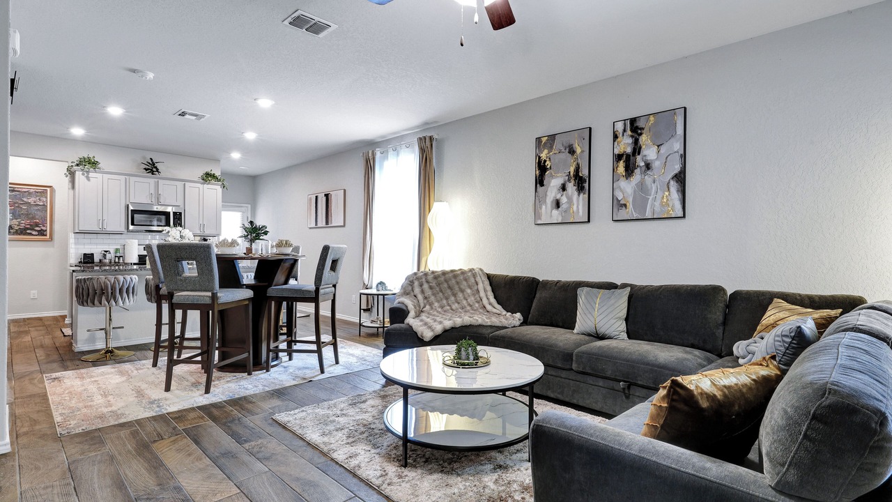 Photo of Livingroom in Converse