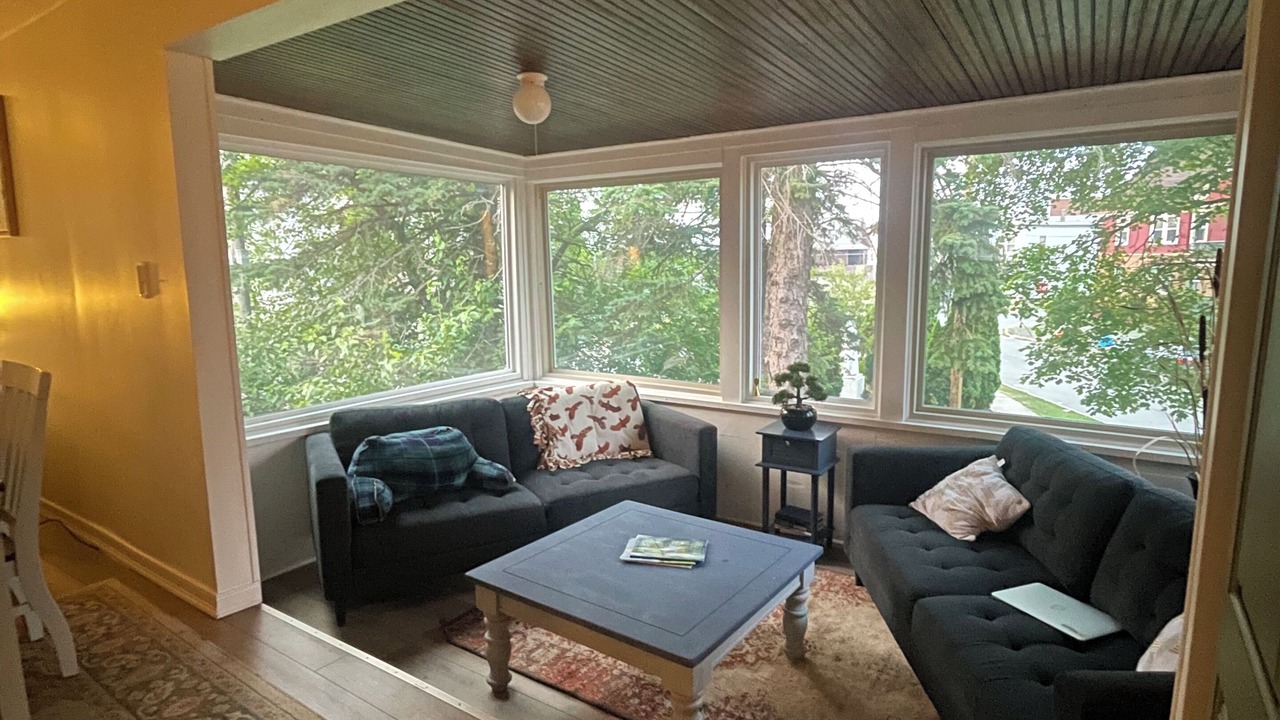 Photo of Livingroom in Utica