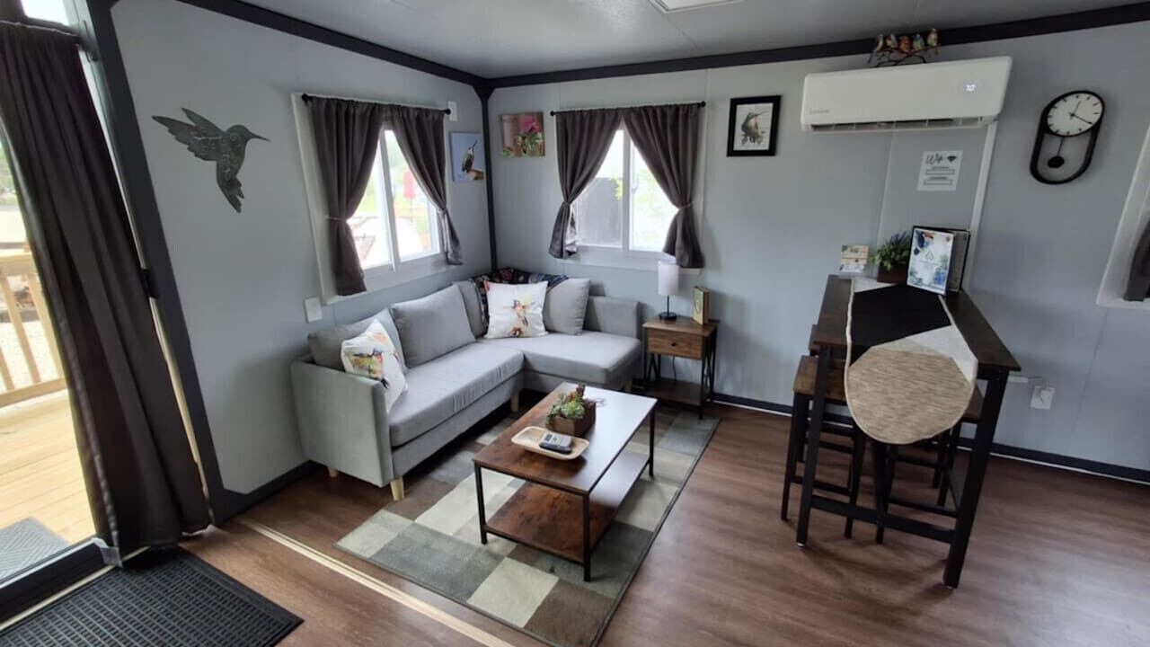 Photo of Others in Dinero