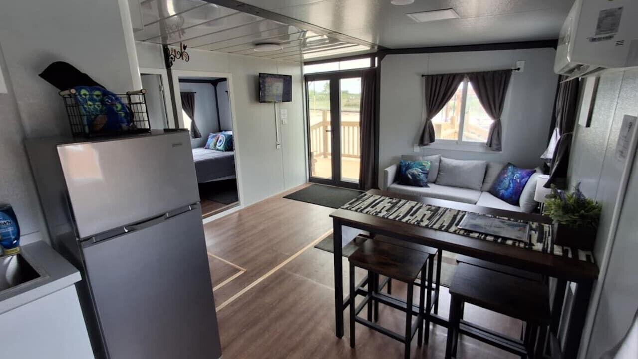 Photo of Others in Dinero