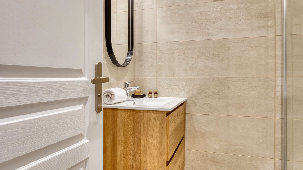 Photo of Bathroom in Rouen City Centre