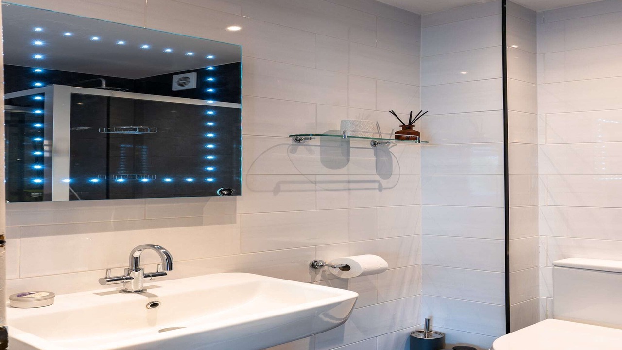 Photo of Bathroom in Polgooth