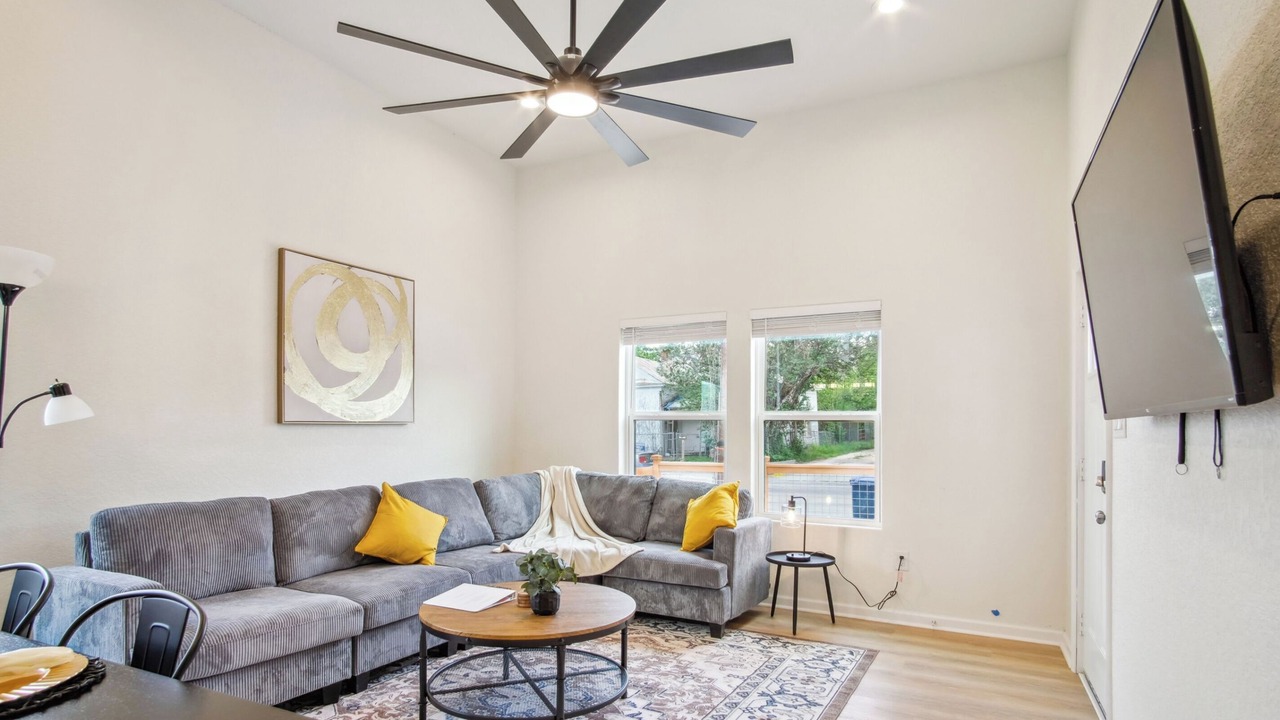 Photo of Livingroom in Near East Side