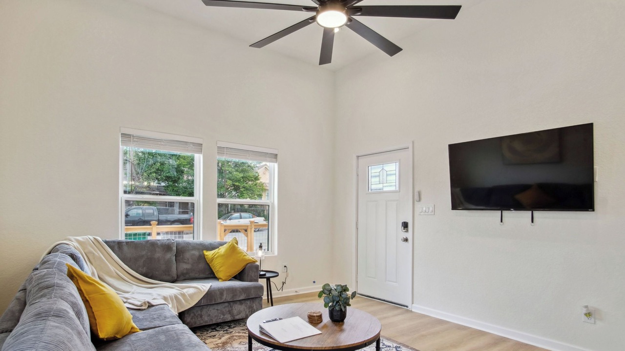 Photo of Livingroom in Near East Side