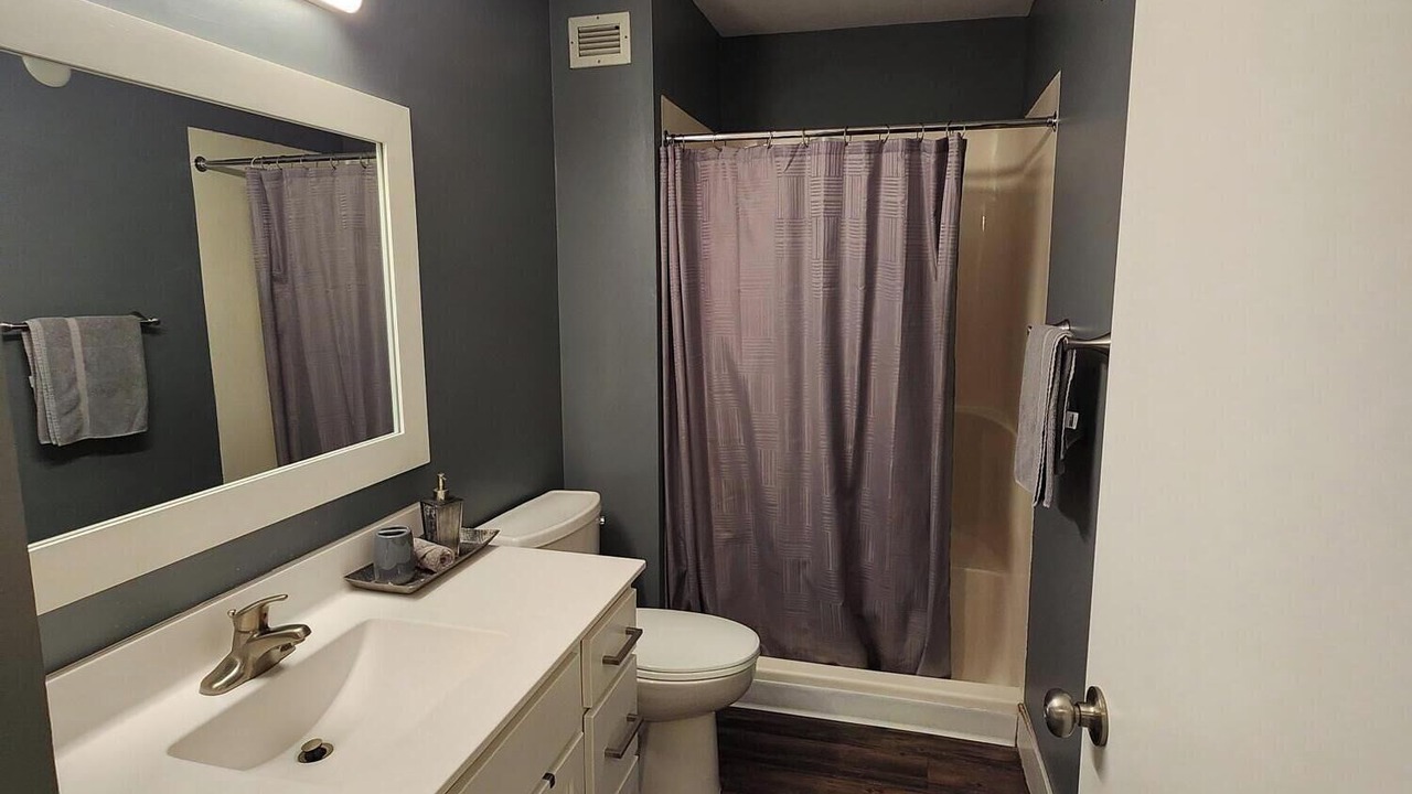 Photo of Bathroom in Elliot Park