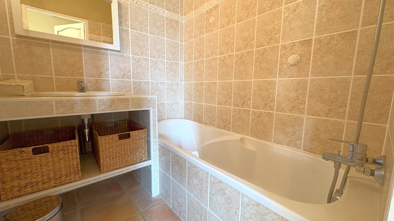 Photo of Bathroom in Garrigues