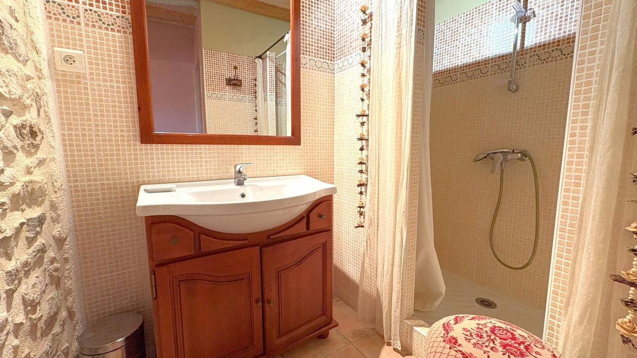 Photo of Bathroom in Garrigues