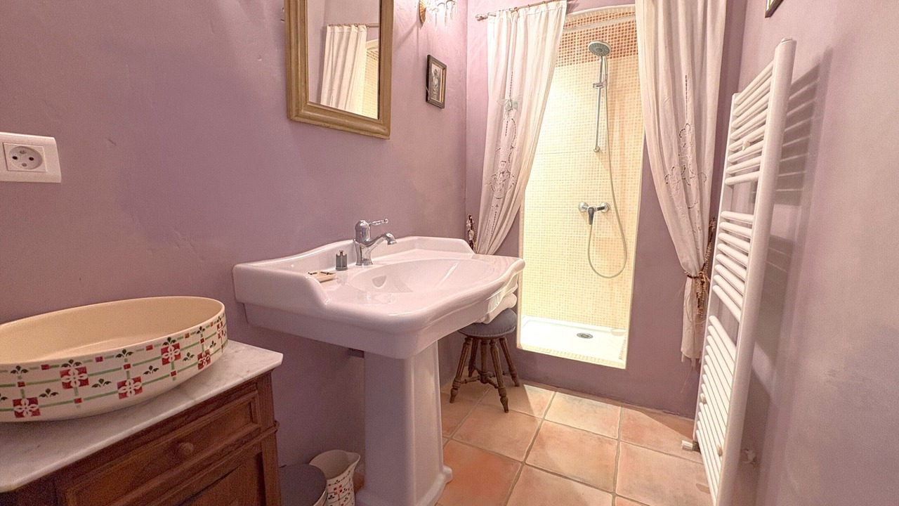 Photo of Bathroom in Garrigues