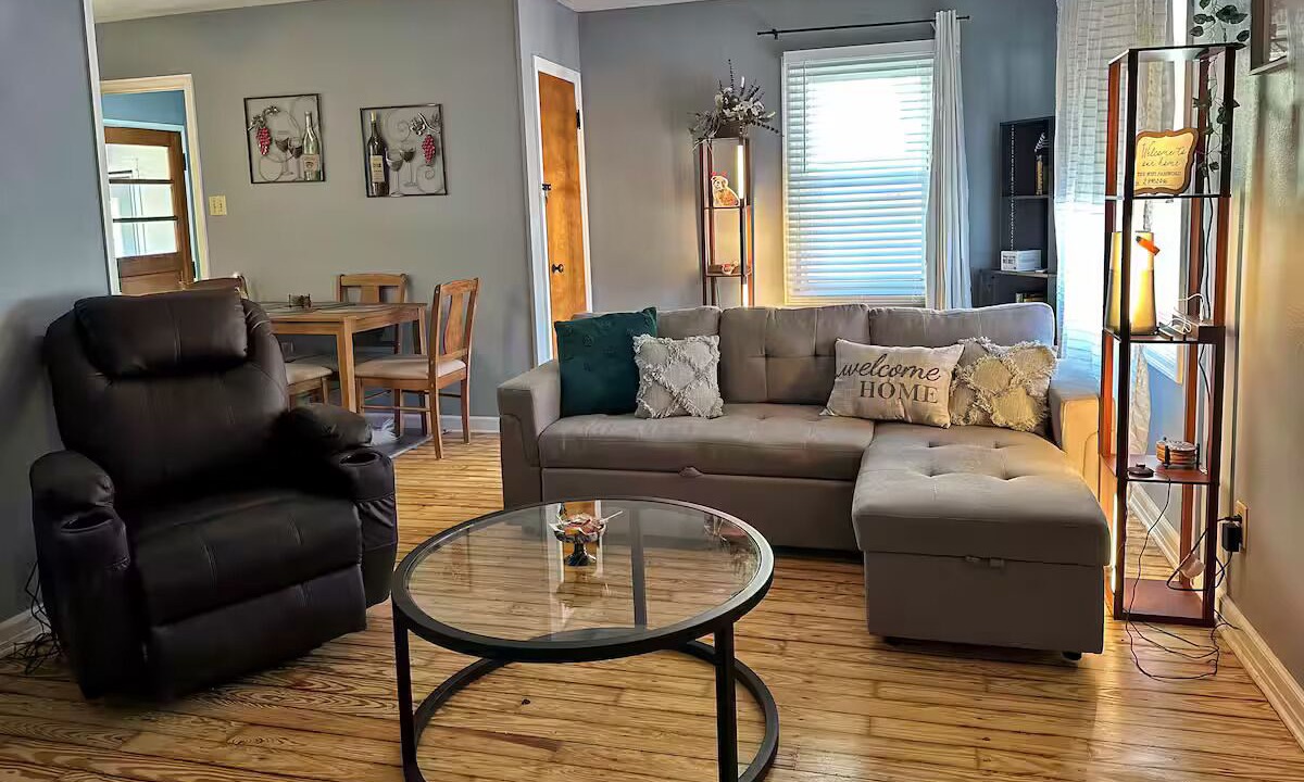 Photo of Livingroom in Dixon