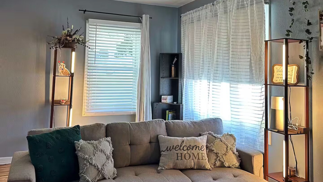 Photo of Livingroom in Dixon
