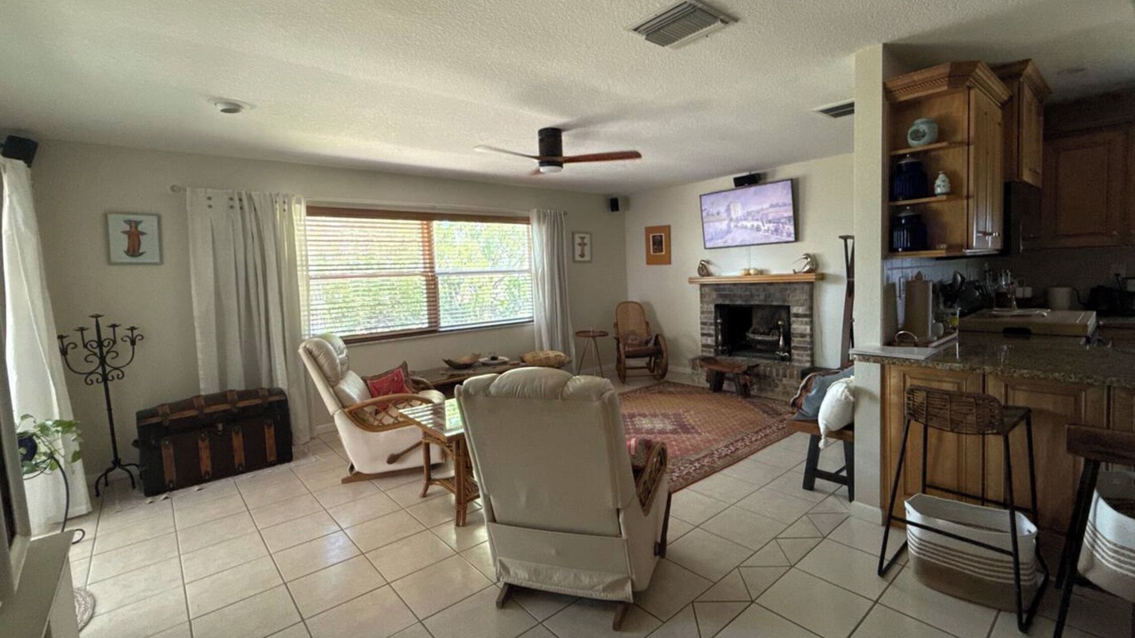Photo of Livingroom in Seminole