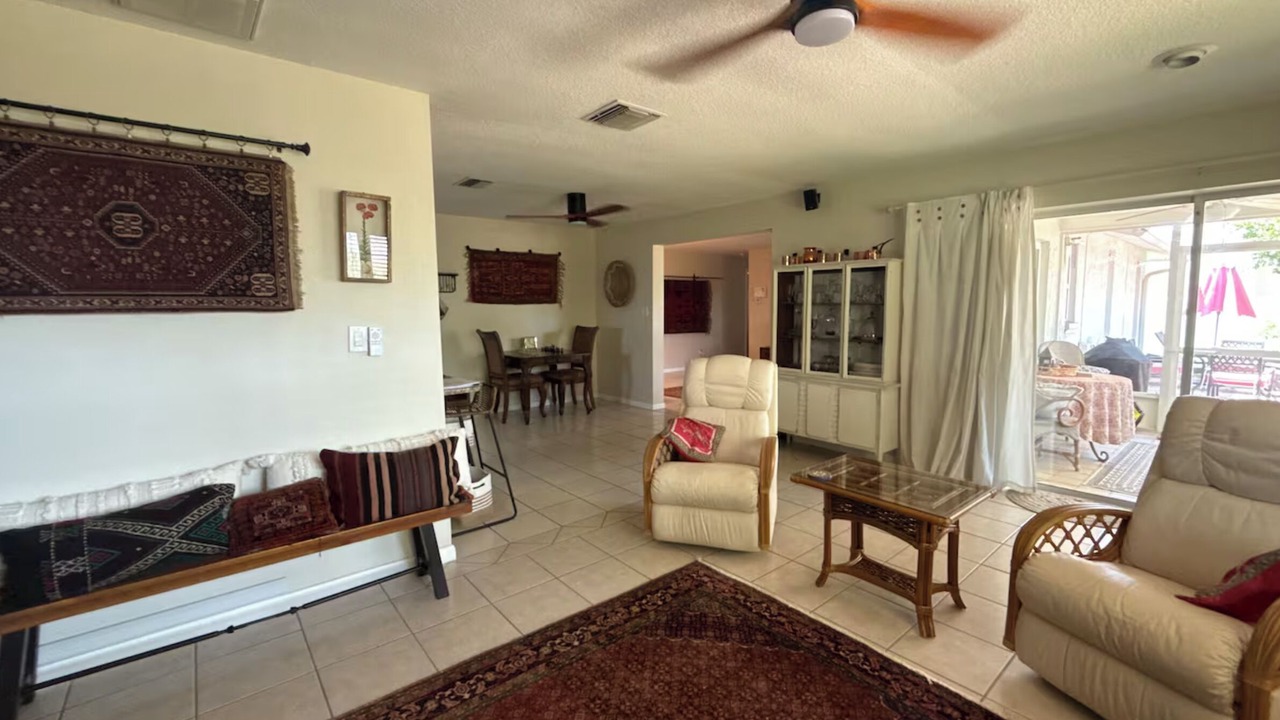 Photo of Livingroom in Seminole