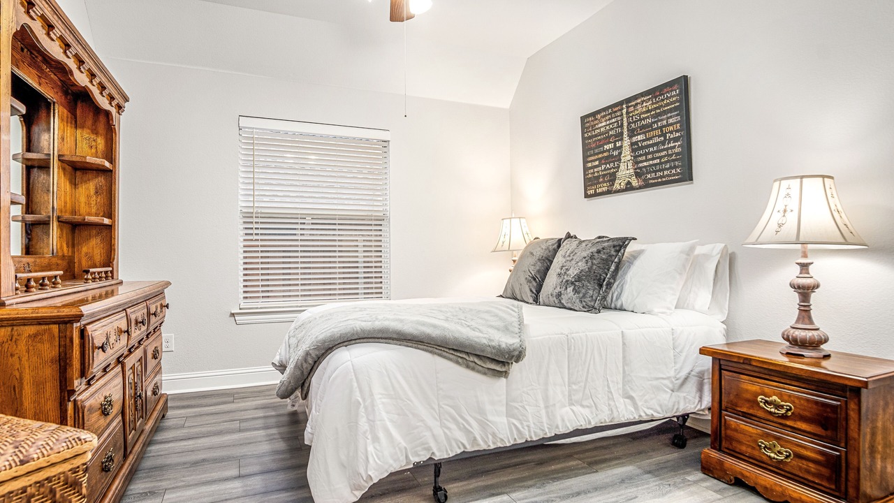 Photo of Bedroom in Garland