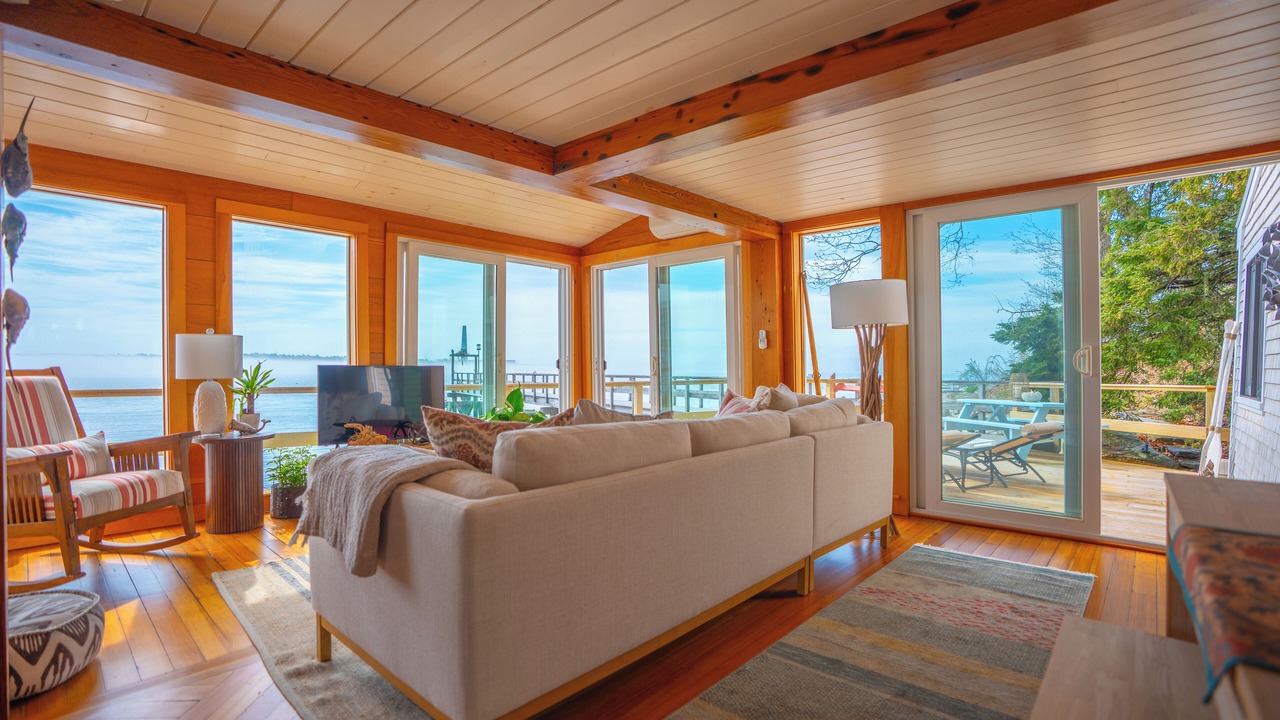 Photo of Livingroom in Mid-Coast and Islands