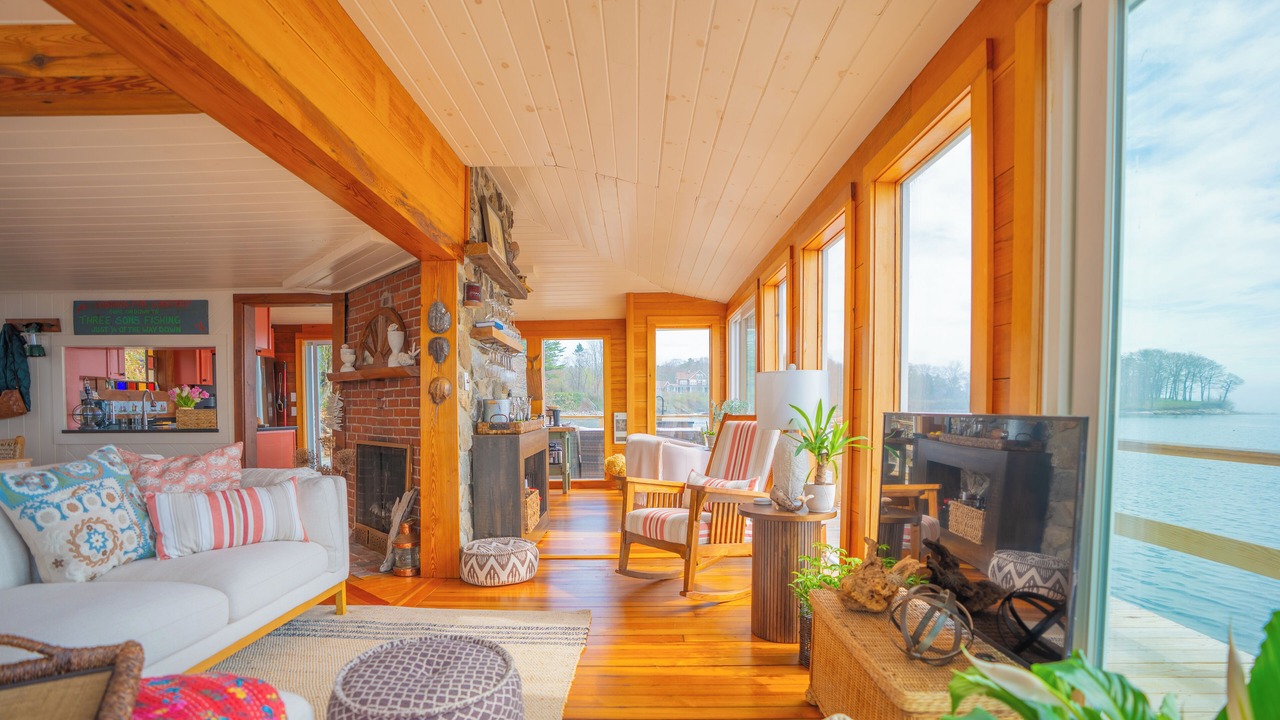 Photo of Livingroom in Mid-Coast and Islands