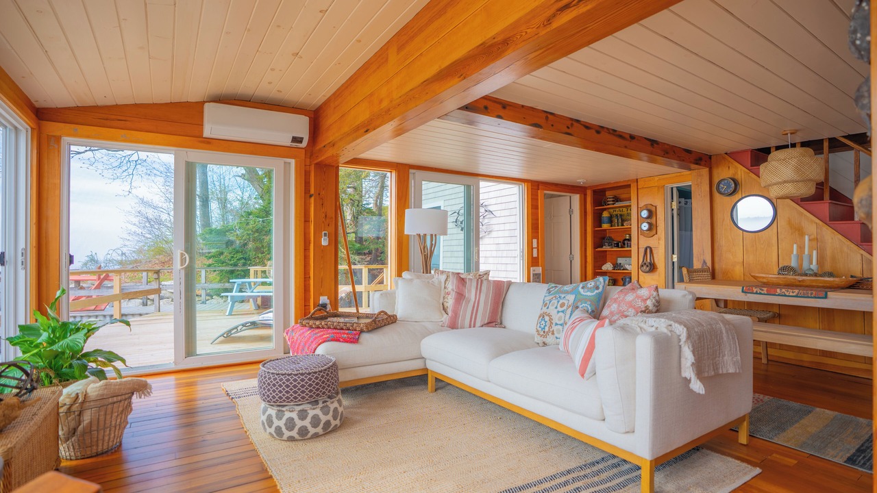 Photo of Livingroom in Mid-Coast and Islands