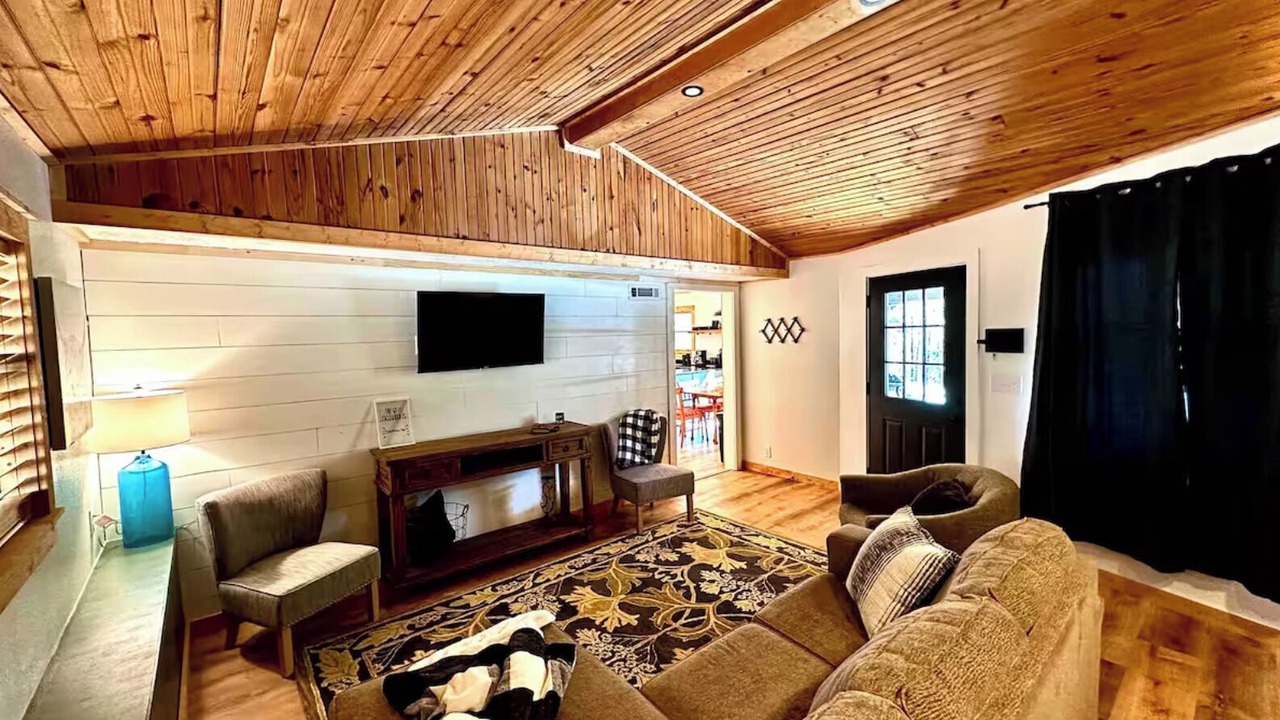 Photo of Livingroom in Harrison