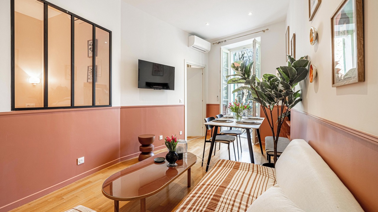Photo of Livingroom in Musicians Quarter