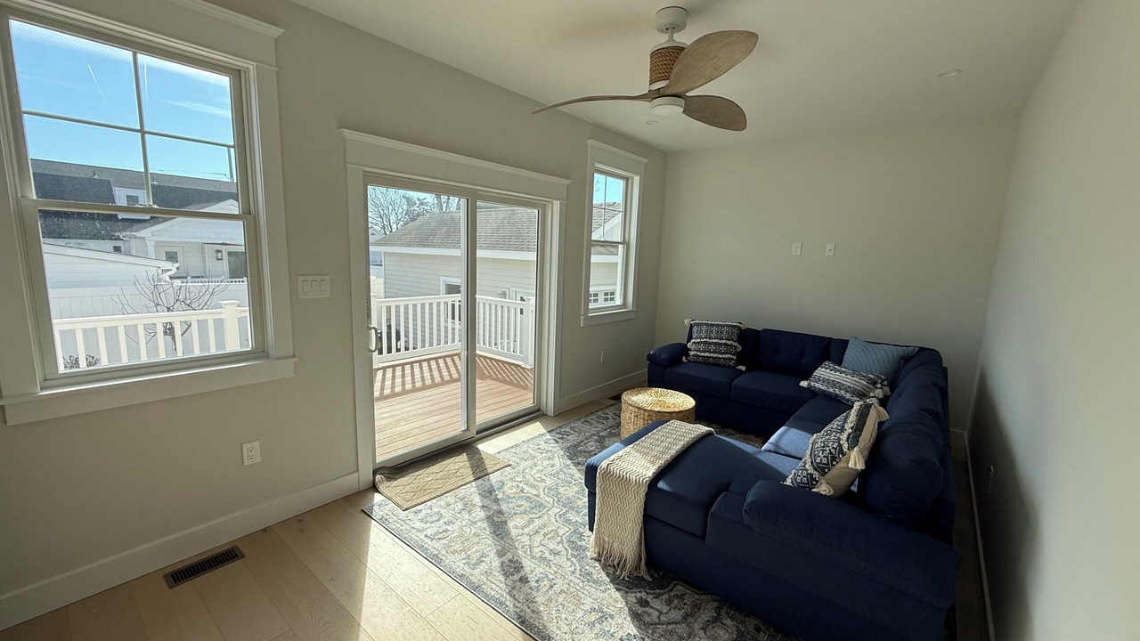 Photo of Livingroom in Town Bank