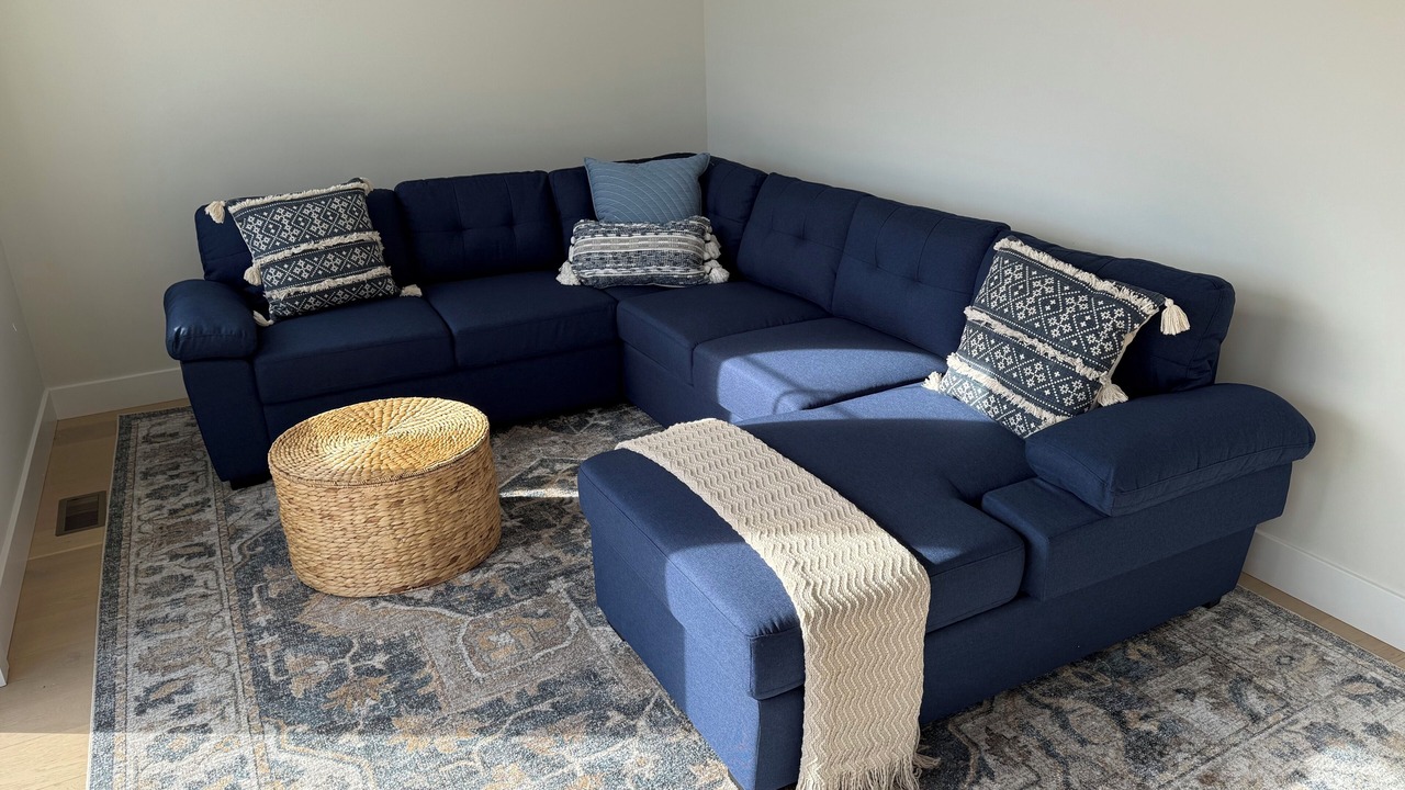 Photo of Livingroom in Town Bank