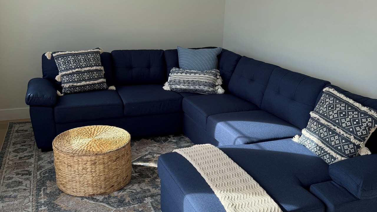 Photo of Livingroom in Town Bank