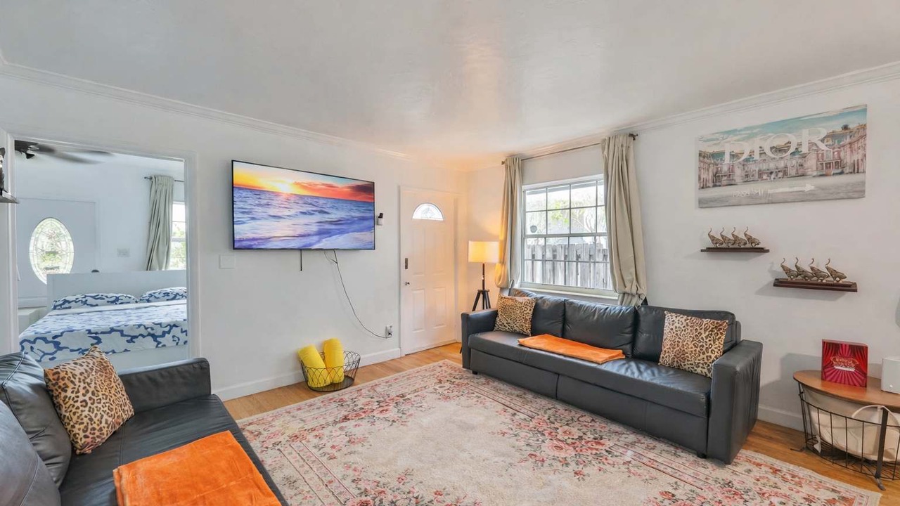 Photo of Livingroom in Downtown Hollywood