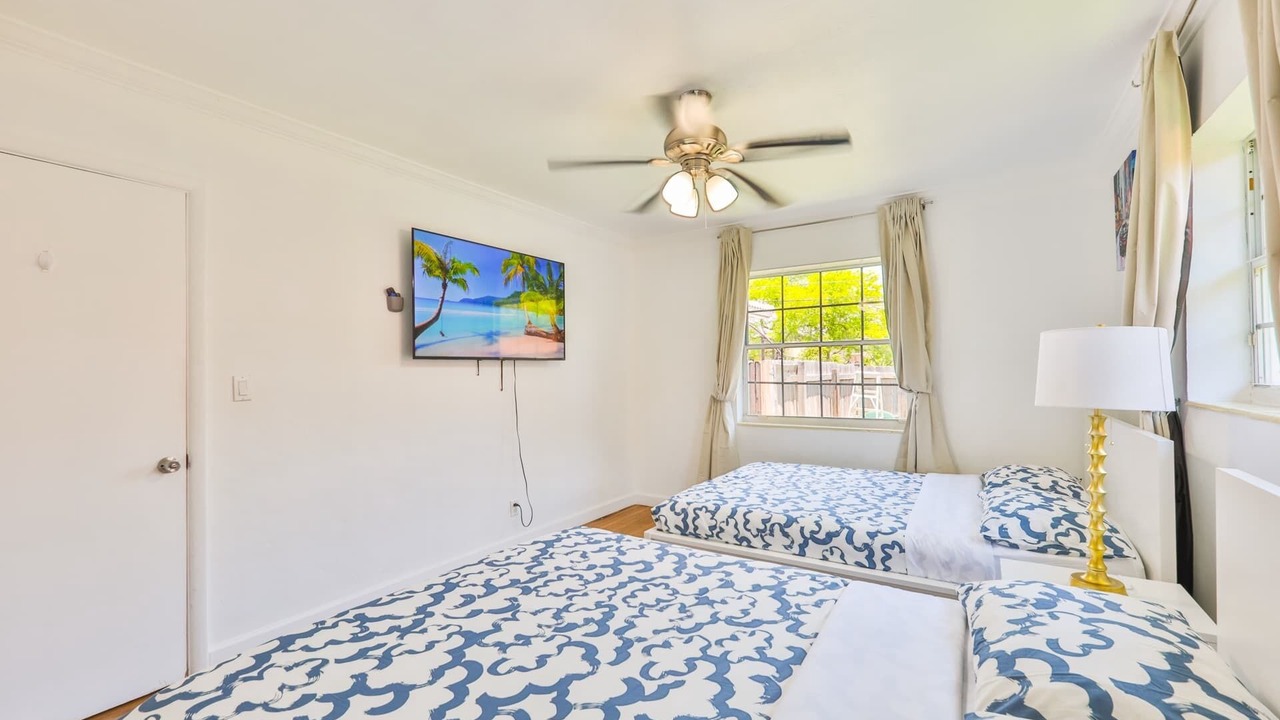 Photo of Bedroom in Downtown Hollywood