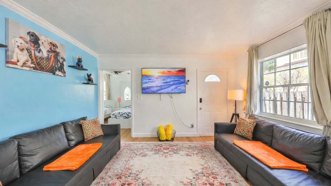 Photo of Livingroom in Downtown Hollywood