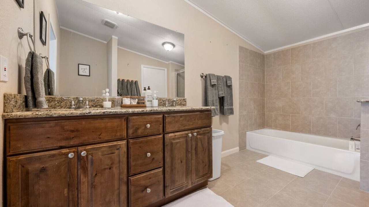 Photo of Bathroom in Kemp