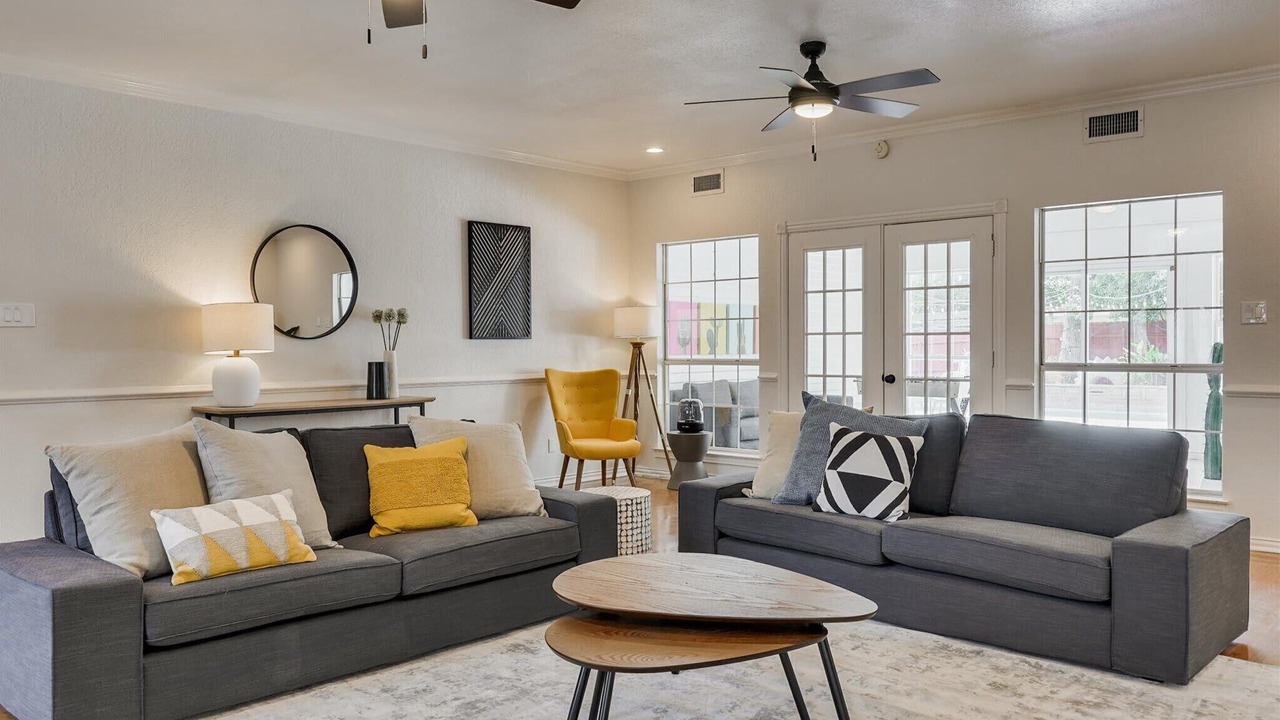 Photo of Livingroom in North Richland Hills