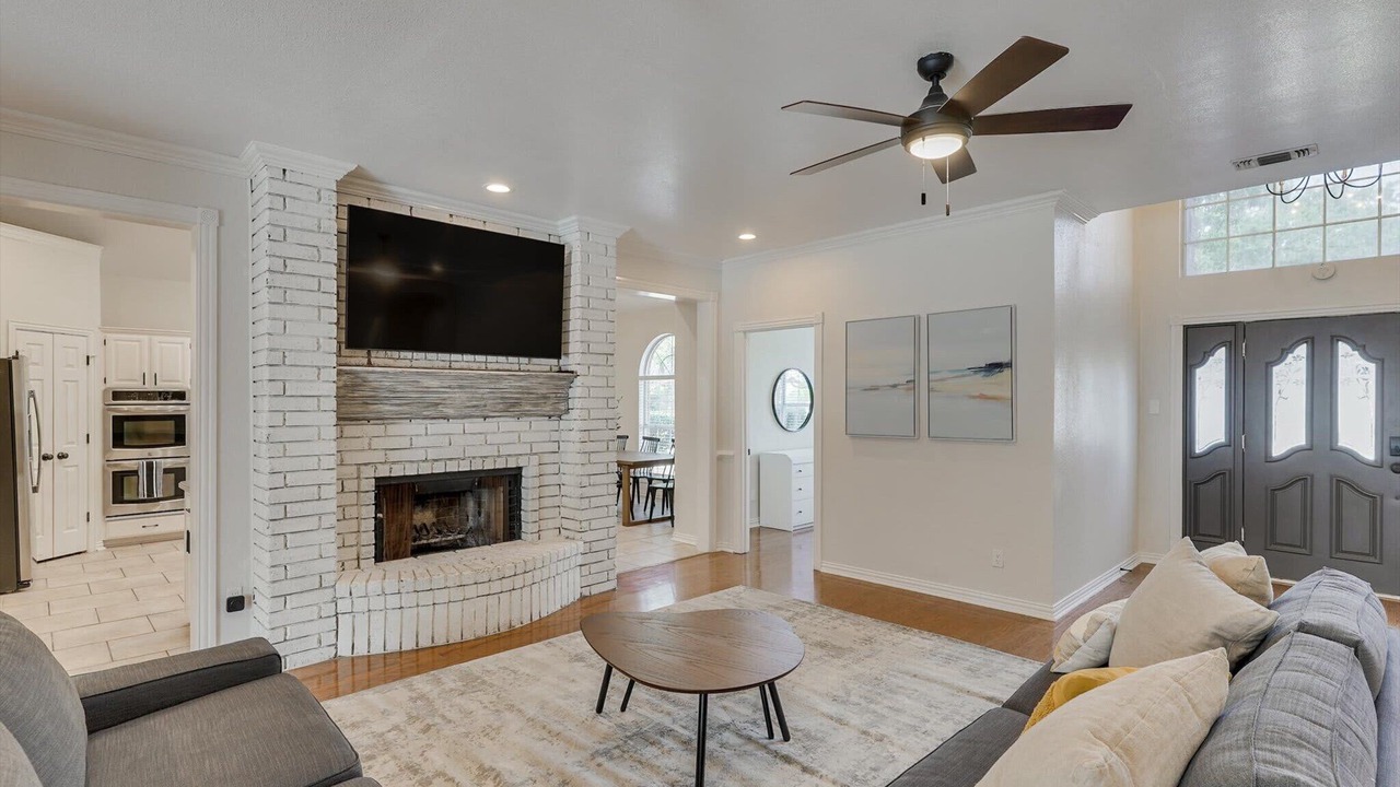 Photo of Livingroom in North Richland Hills