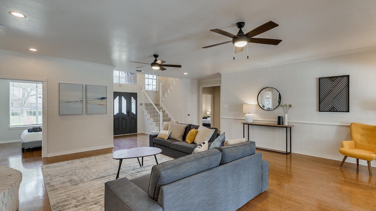 Photo of Livingroom in North Richland Hills