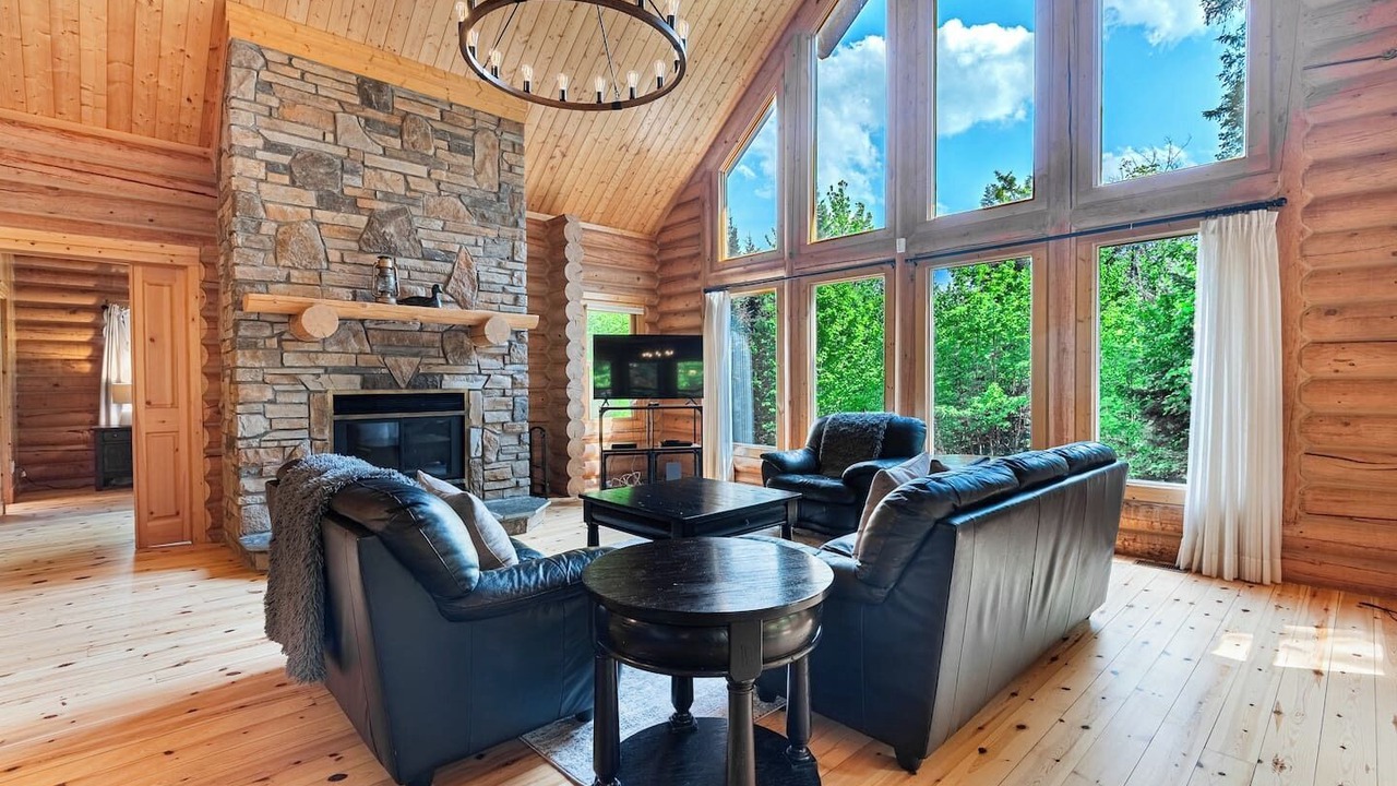 Photo of Livingroom in Fiddler Lake Resort