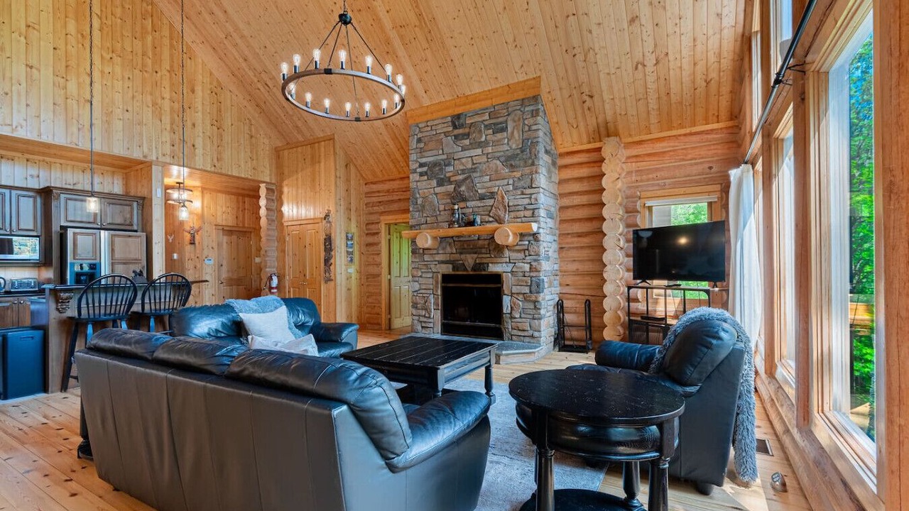 Photo of Livingroom in Fiddler Lake Resort
