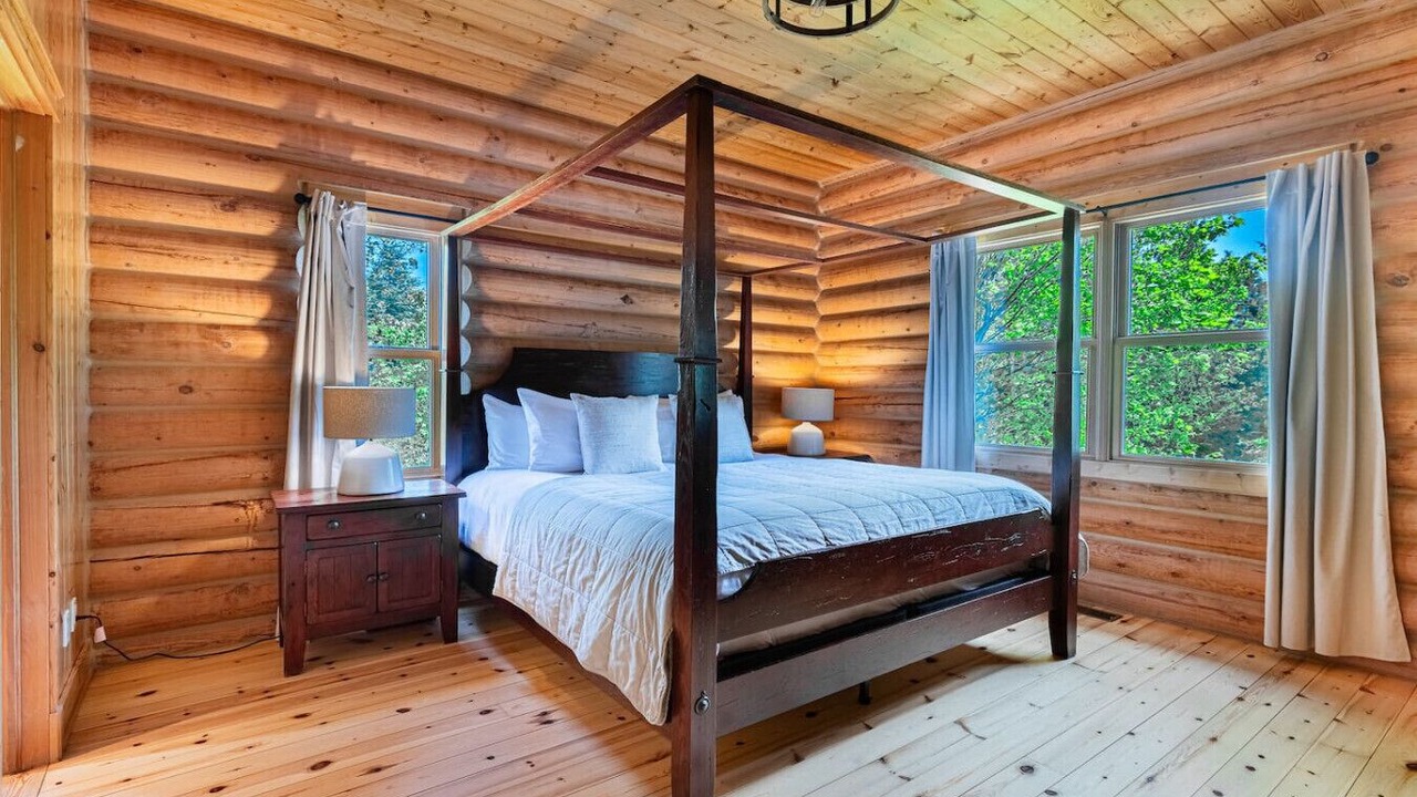 Photo of Bedroom in Fiddler Lake Resort