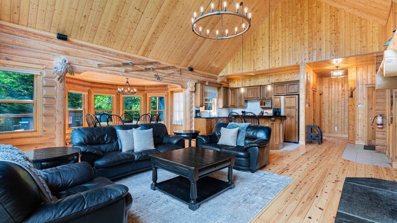 Photo of Livingroom in Fiddler Lake Resort