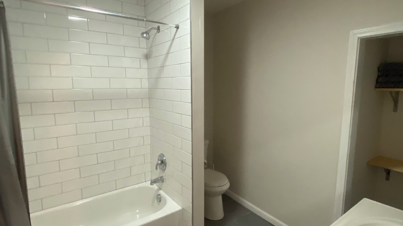Photo of Bathroom in Downtown Niagara Falls