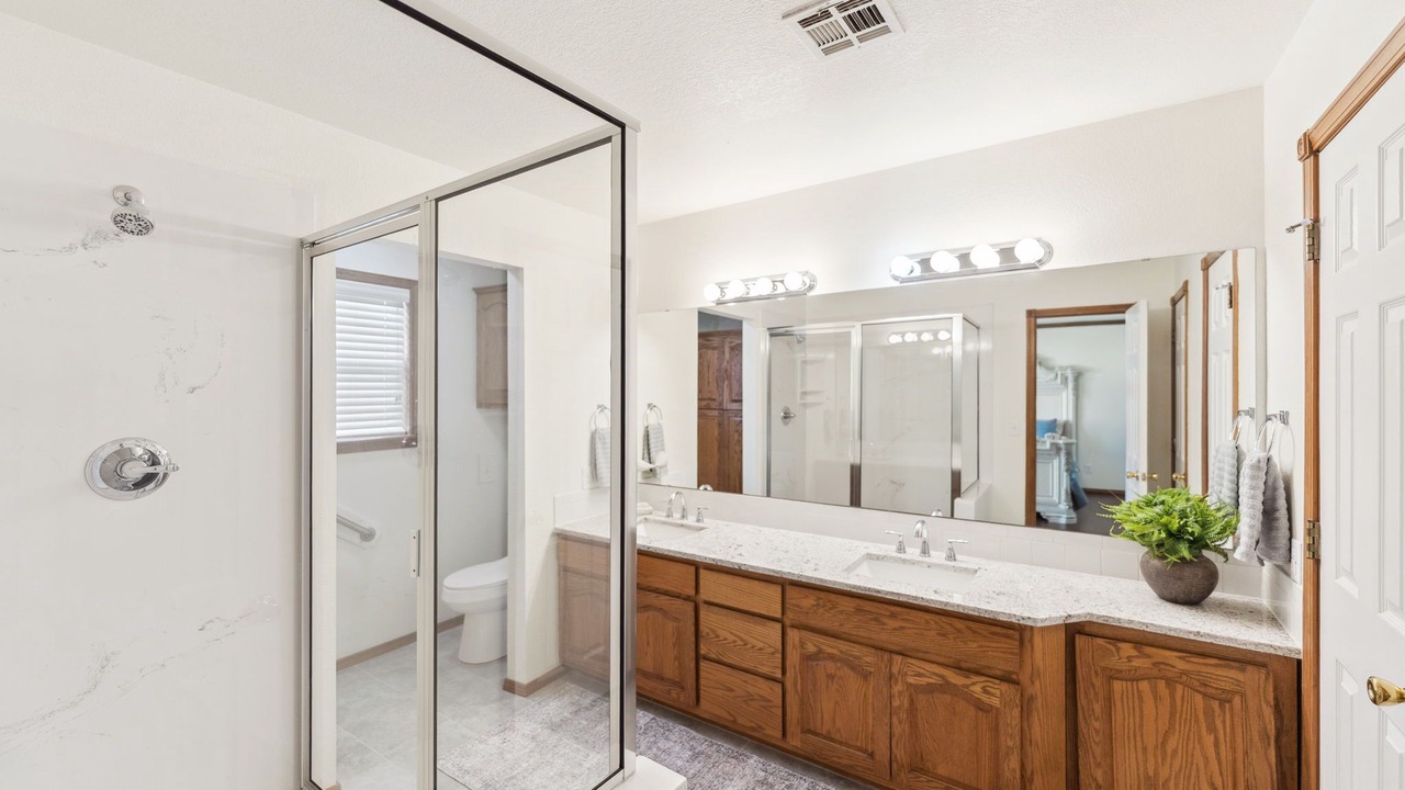 Photo of Bathroom in Pryor