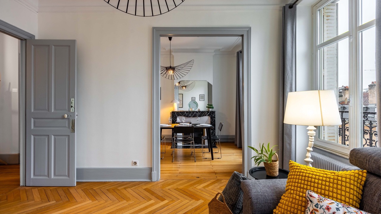 Photo of Livingroom in Poincare - Foch - Anatole France - Croix de Bourgogne
