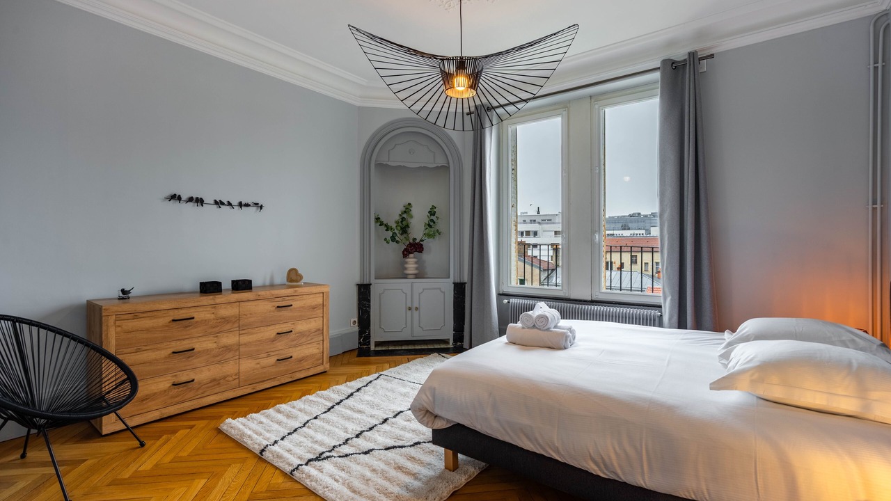 Photo of Bedroom in Poincare - Foch - Anatole France - Croix de Bourgogne